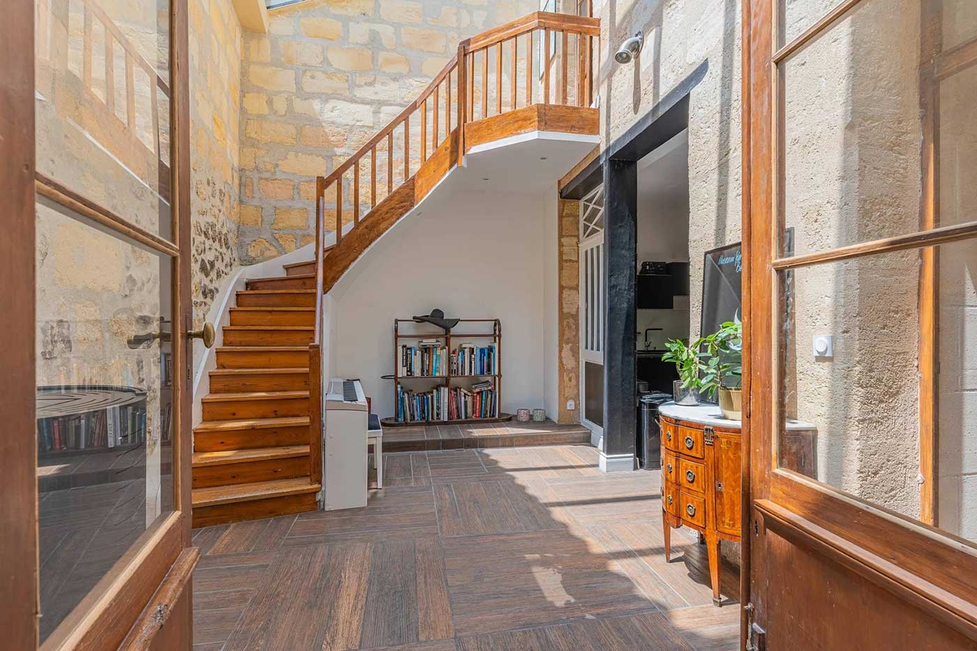 Home staging de l'entrée d'une maison bordelaise.